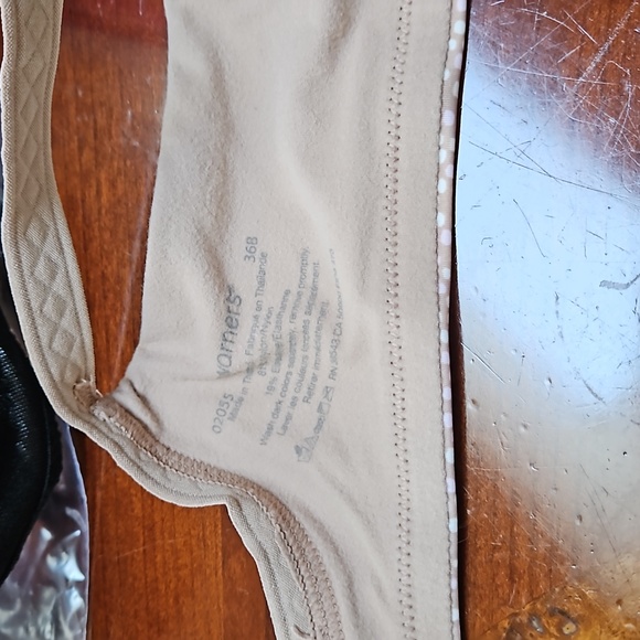 Bras - Picture 4 of 8